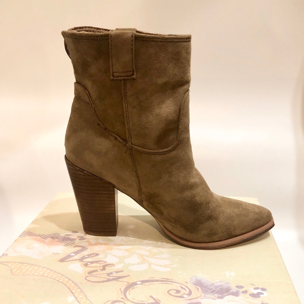 Taupe boots